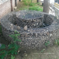 Jardim decorativo Gabion com fogueiras